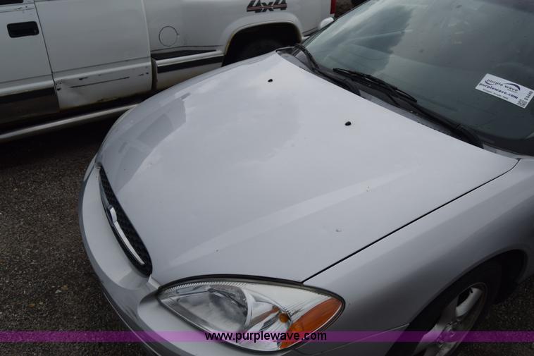 image for item E6448 2001 Ford Taurus SE