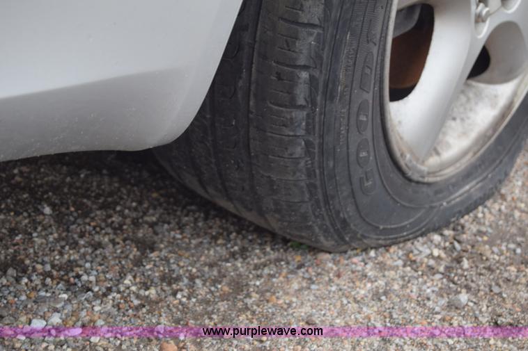 image for item E6448 2001 Ford Taurus SE