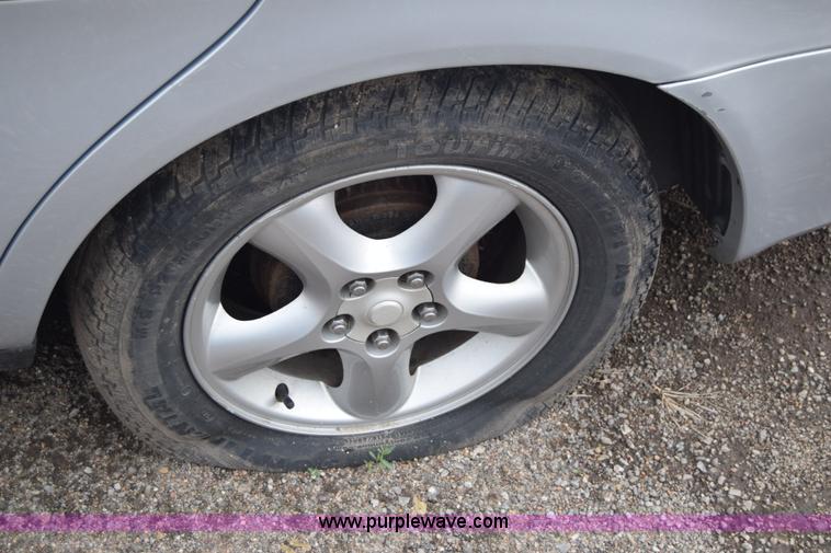 image for item E6448 2001 Ford Taurus SE