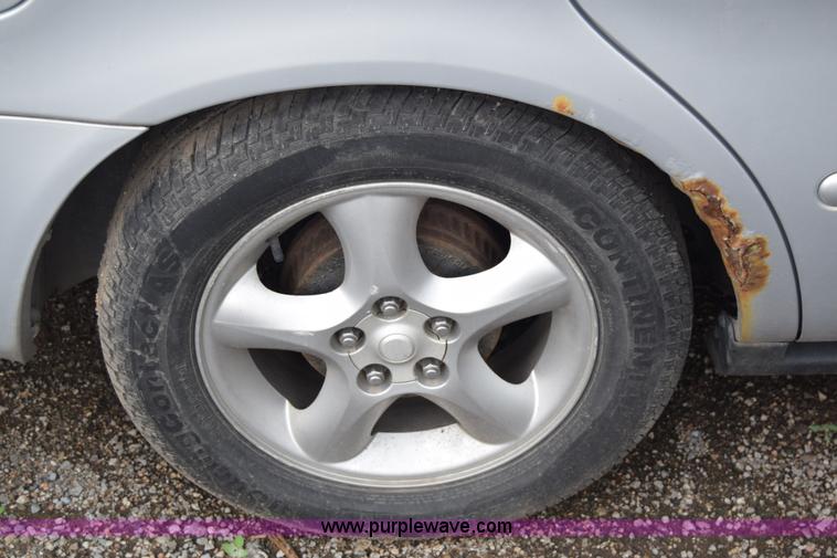 image for item E6448 2001 Ford Taurus SE