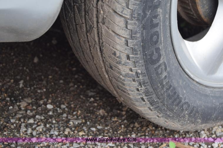 image for item E6448 2001 Ford Taurus SE