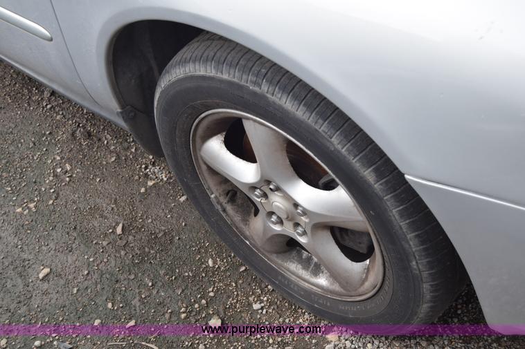 image for item E6448 2001 Ford Taurus SE