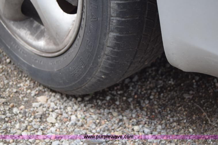 image for item E6448 2001 Ford Taurus SE