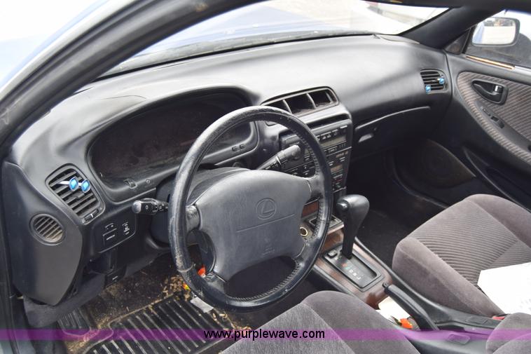 image for item E6480 1993 Lexus ES300