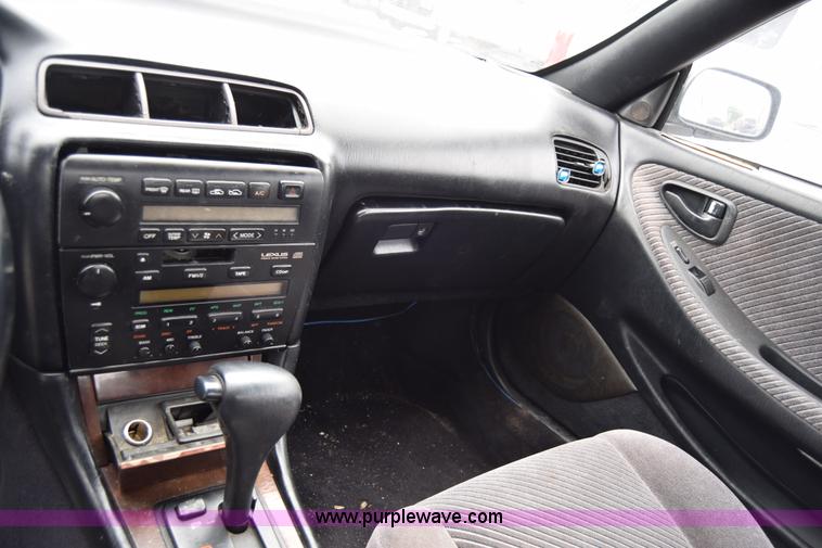 image for item E6480 1993 Lexus ES300