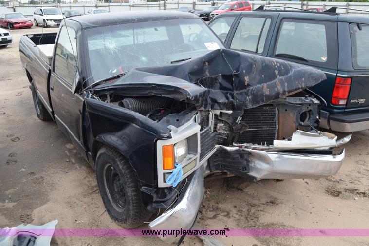 image for item E6490 1992 GMC Sierra 1500 pickup truck