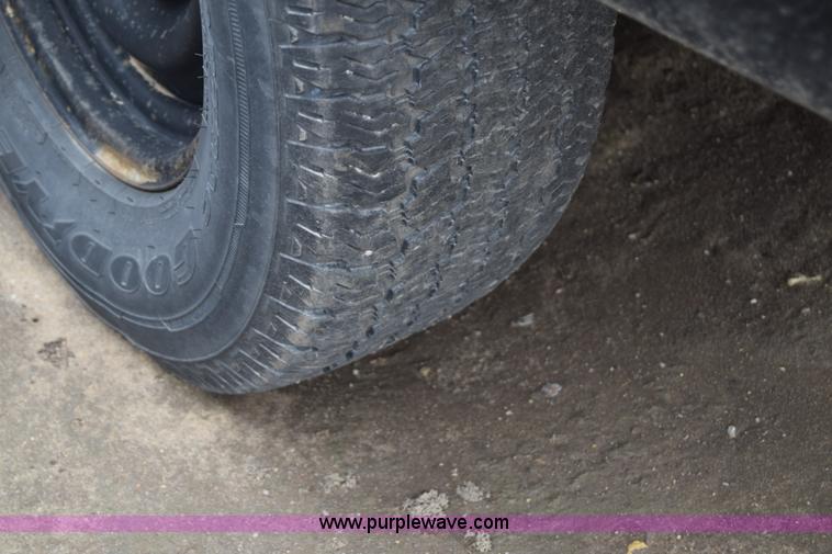 image for item E6490 1992 GMC Sierra 1500 pickup truck