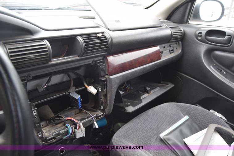 image for item E6493 2001 Dodge Stratus SE