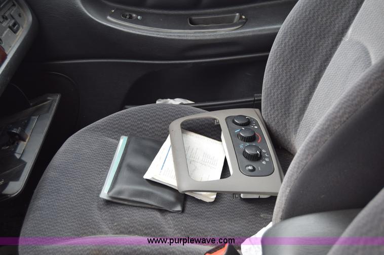 image for item E6493 2001 Dodge Stratus SE