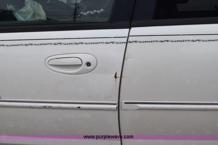 image for item E6493 2001 Dodge Stratus SE