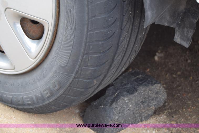 image for item E6493 2001 Dodge Stratus SE