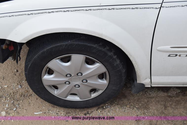 image for item E6493 2001 Dodge Stratus SE