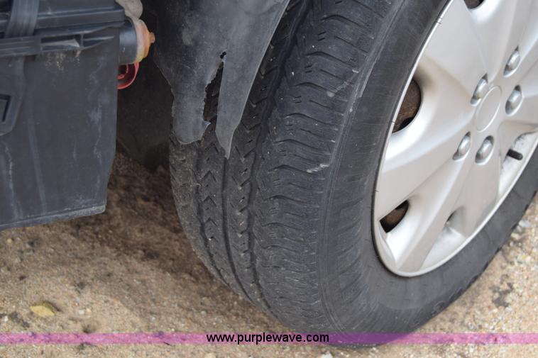 image for item E6493 2001 Dodge Stratus SE