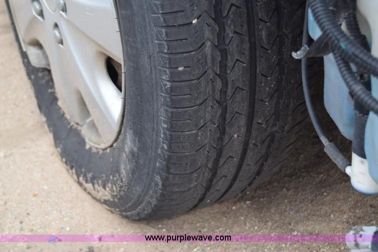 image for item E6493 2001 Dodge Stratus SE