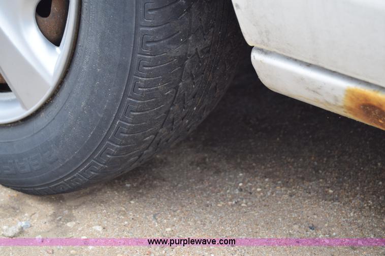 image for item E6493 2001 Dodge Stratus SE