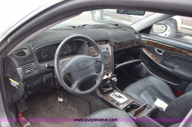 image for item E6496 2001 Hyundai XG300