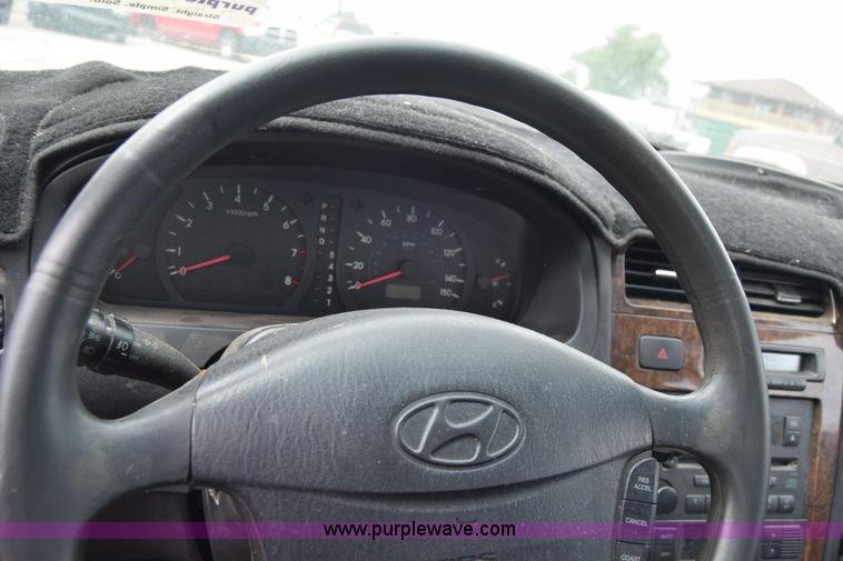 image for item E6496 2001 Hyundai XG300