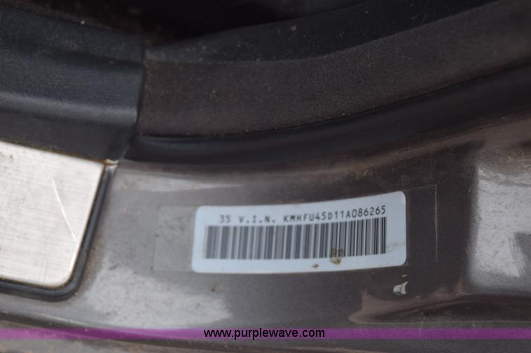 image for item E6496 2001 Hyundai XG300