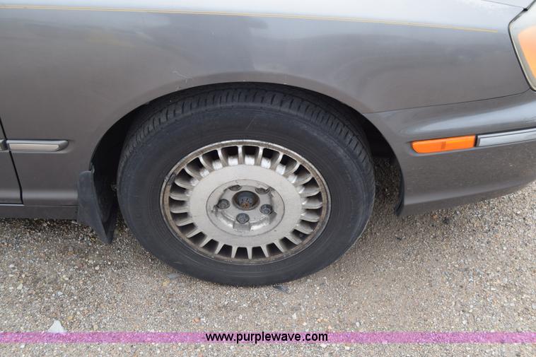 image for item E6496 2001 Hyundai XG300