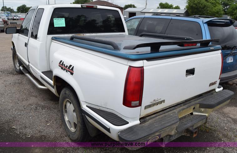 image for item E6498 1998 GMC Sierra 1500 Ext. Cab pickup truck