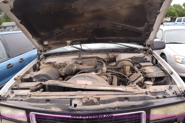 image for item E6498 1998 GMC Sierra 1500 Ext. Cab pickup truck