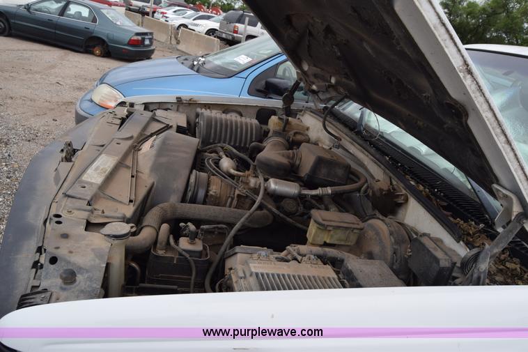 image for item E6498 1998 GMC Sierra 1500 Ext. Cab pickup truck