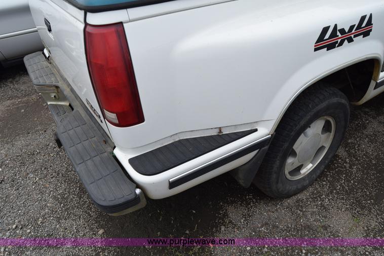 image for item E6498 1998 GMC Sierra 1500 Ext. Cab pickup truck