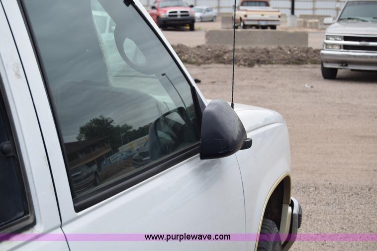 image for item E6498 1998 GMC Sierra 1500 Ext. Cab pickup truck