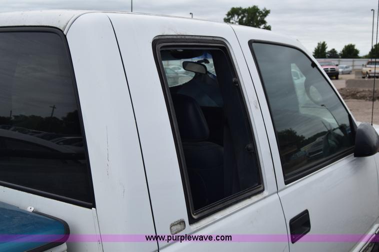 image for item E6498 1998 GMC Sierra 1500 Ext. Cab pickup truck