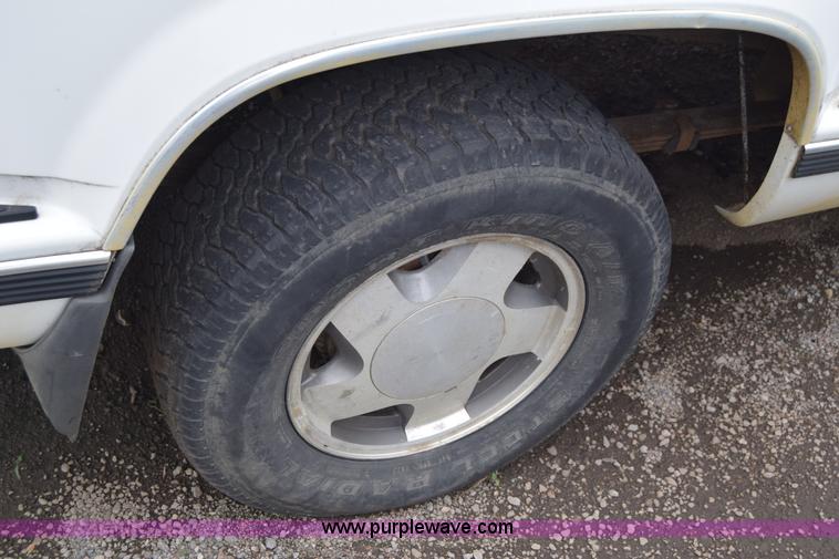 image for item E6498 1998 GMC Sierra 1500 Ext. Cab pickup truck