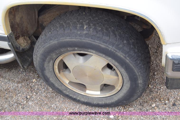 image for item E6498 1998 GMC Sierra 1500 Ext. Cab pickup truck