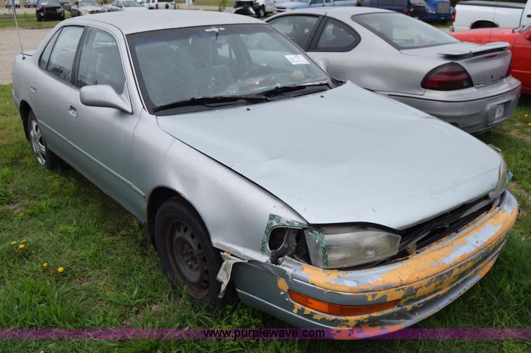 image for item J6645 1994 Toyota Camry LE