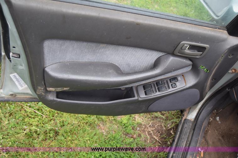 image for item J6645 1994 Toyota Camry LE