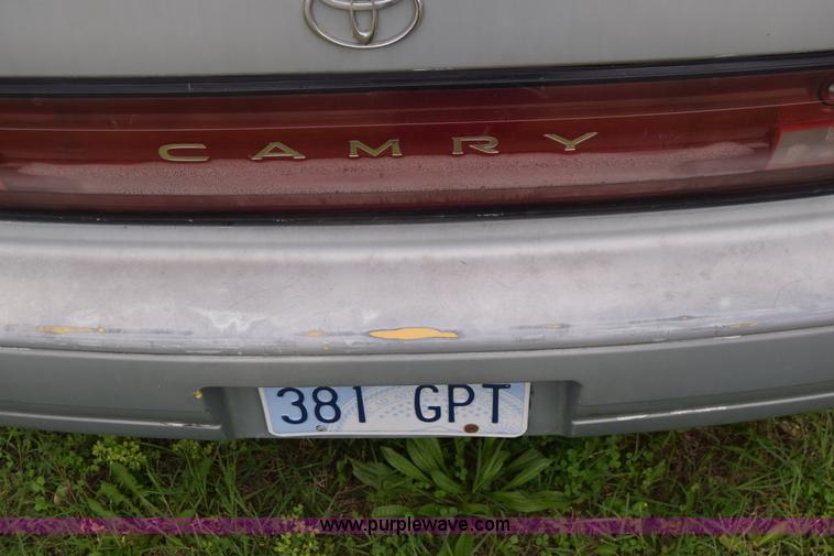 image for item J6645 1994 Toyota Camry LE