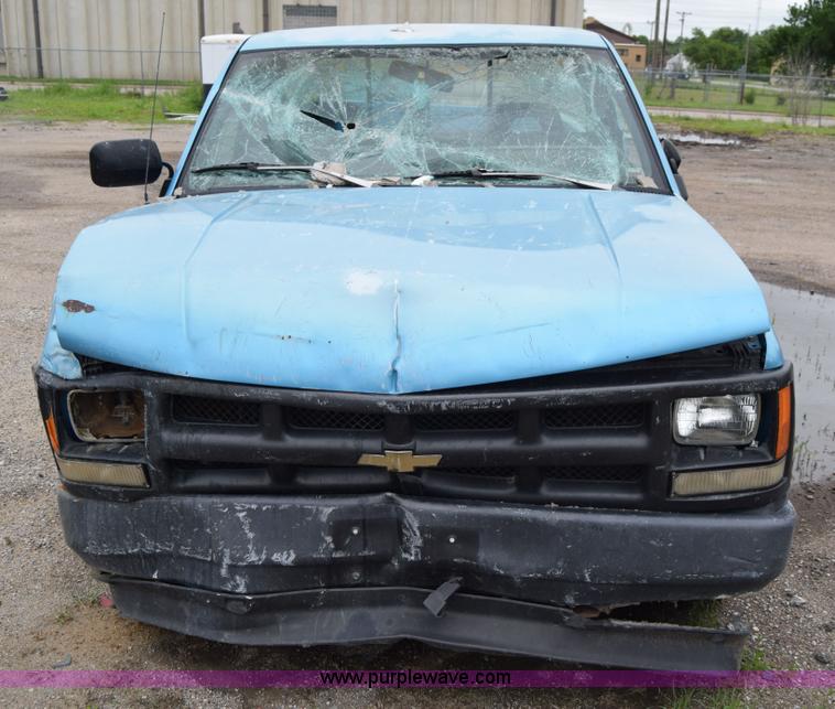 image for item J6647 1993 Chevrolet 1500 pickup truck
