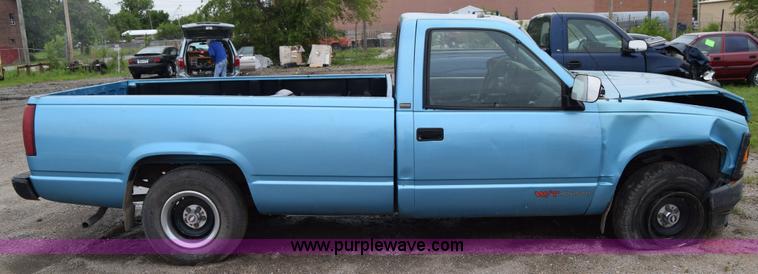 image for item J6647 1993 Chevrolet 1500 pickup truck