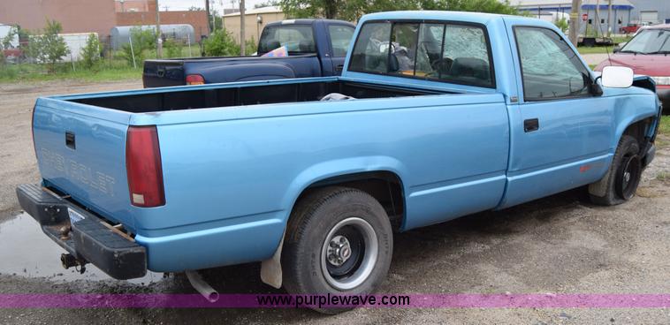 image for item J6647 1993 Chevrolet 1500 pickup truck