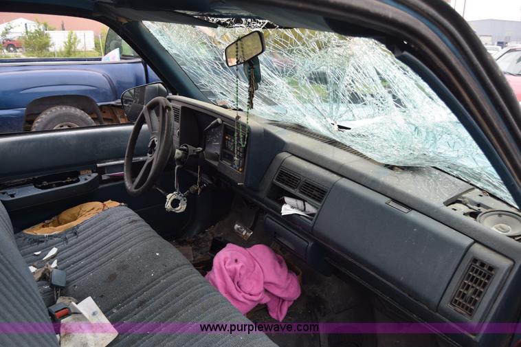 image for item J6647 1993 Chevrolet 1500 pickup truck