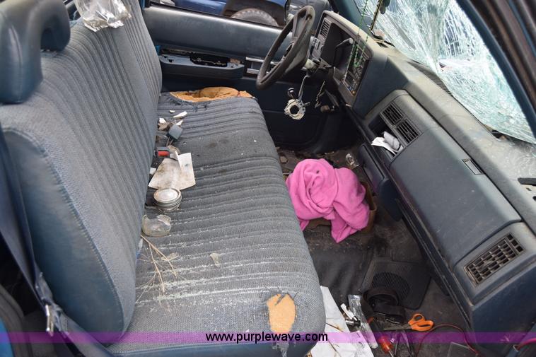 image for item J6647 1993 Chevrolet 1500 pickup truck