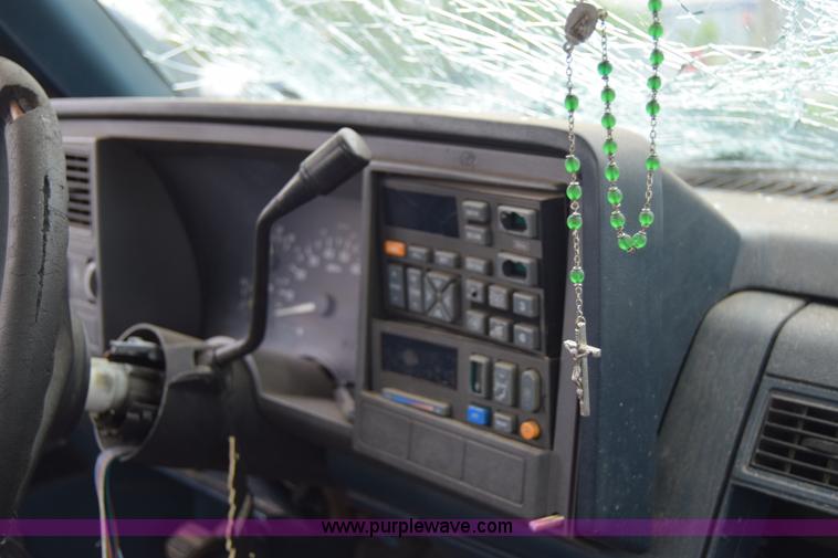 image for item J6647 1993 Chevrolet 1500 pickup truck