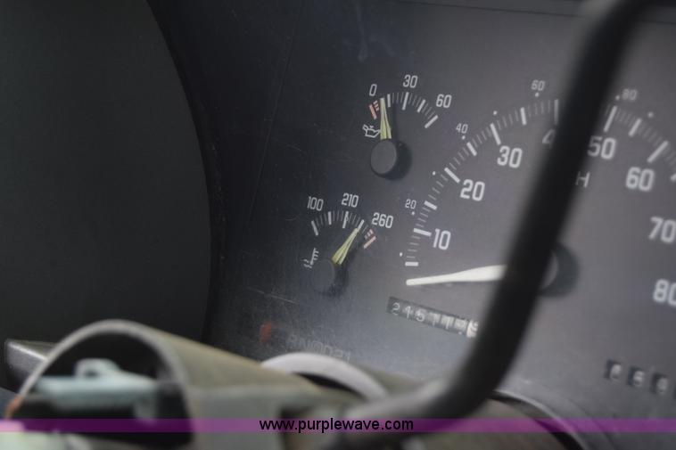 image for item J6647 1993 Chevrolet 1500 pickup truck