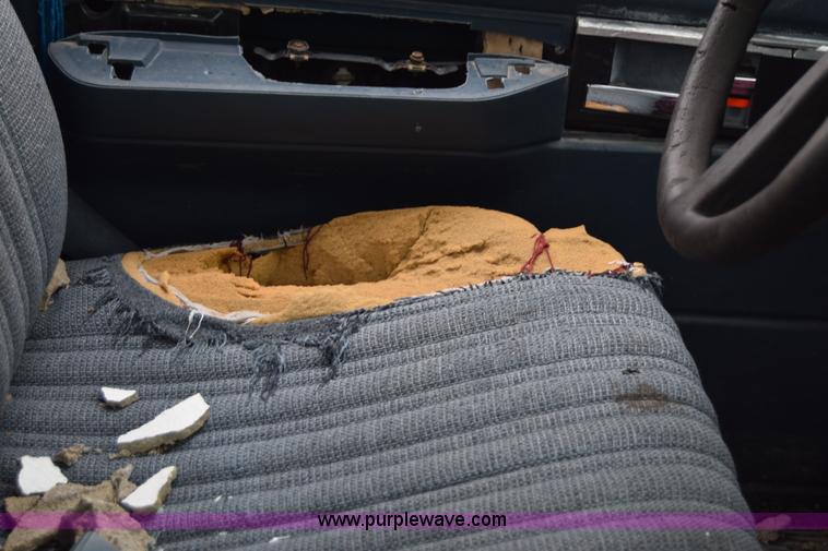 image for item J6647 1993 Chevrolet 1500 pickup truck