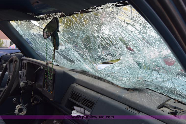 image for item J6647 1993 Chevrolet 1500 pickup truck