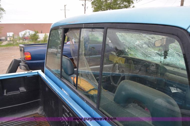 image for item J6647 1993 Chevrolet 1500 pickup truck