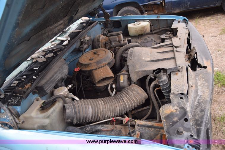 image for item J6647 1993 Chevrolet 1500 pickup truck