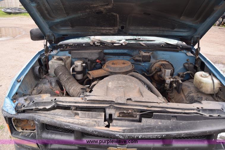 image for item J6647 1993 Chevrolet 1500 pickup truck