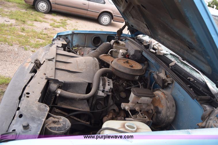 image for item J6647 1993 Chevrolet 1500 pickup truck