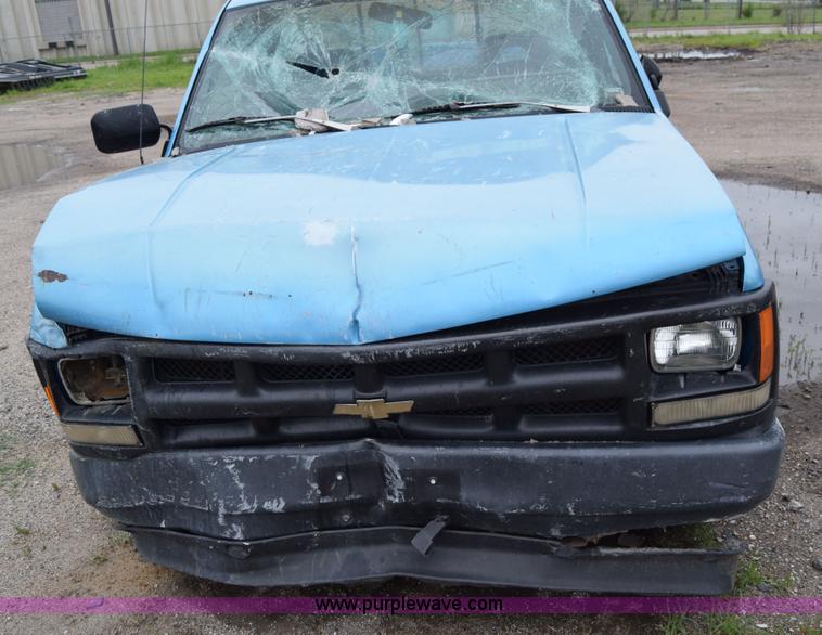 image for item J6647 1993 Chevrolet 1500 pickup truck