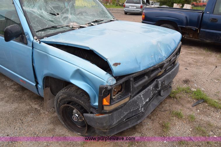 image for item J6647 1993 Chevrolet 1500 pickup truck