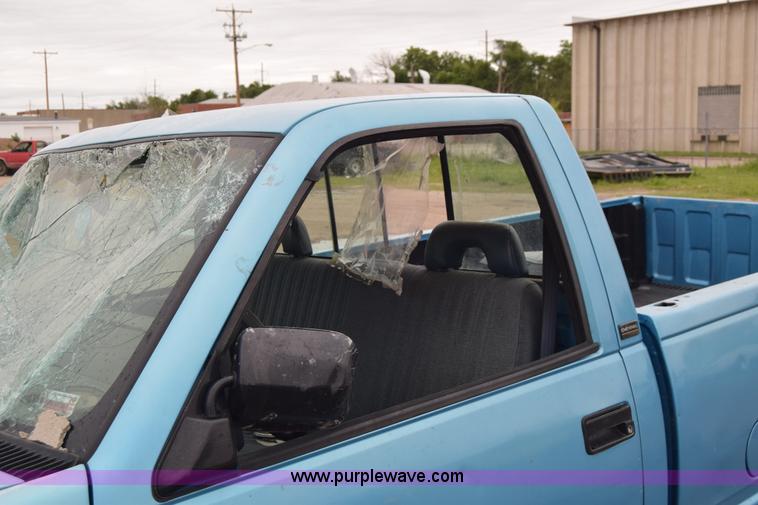 image for item J6647 1993 Chevrolet 1500 pickup truck